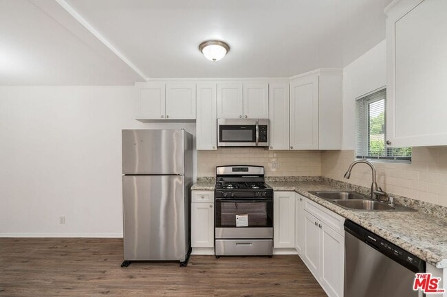 Foto del edificio - 7550 Fountain Ave