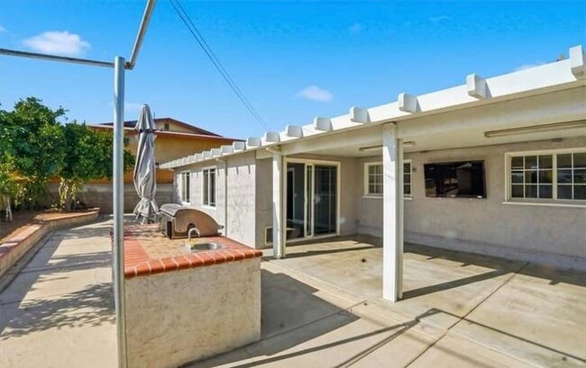 Foto del edificio - 10380 Hole Ave