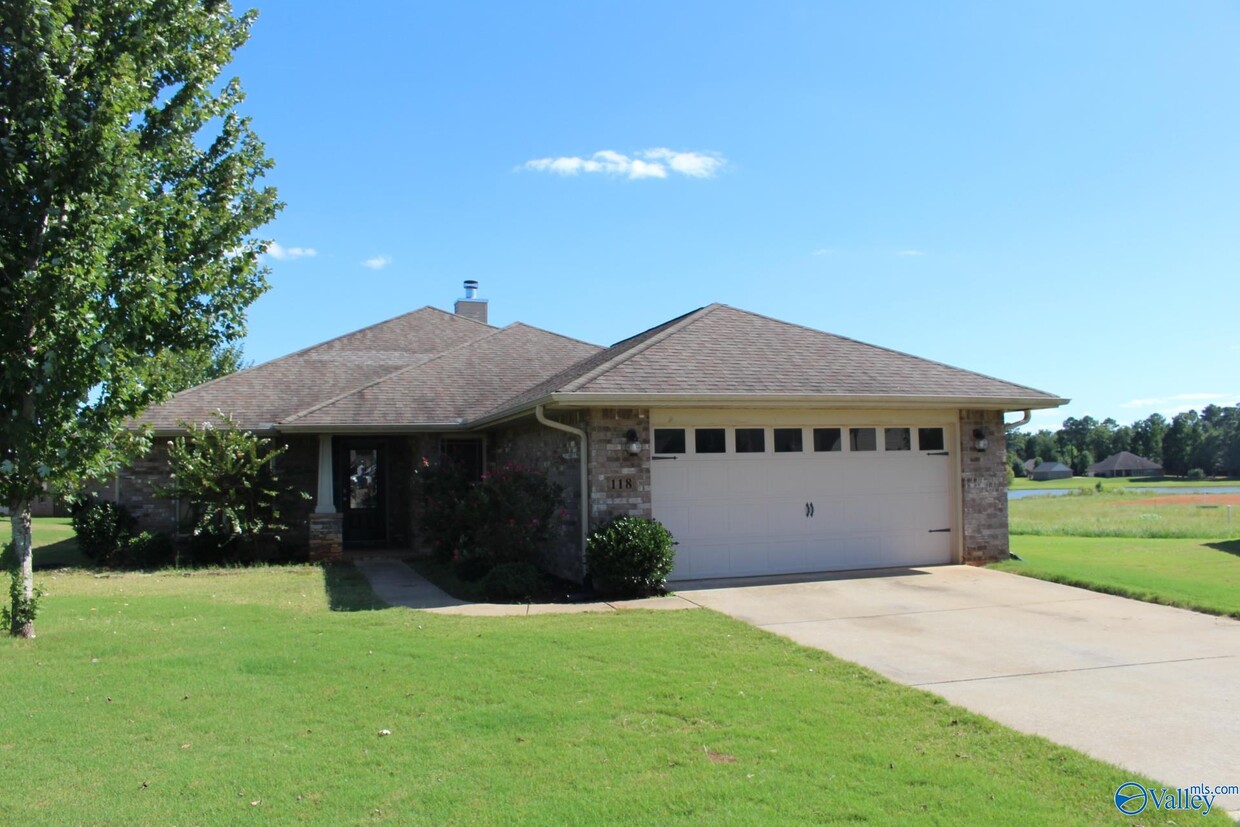 Primary Photo - 118 Diamond Head Cir