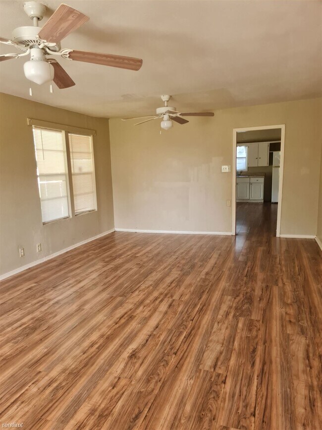 Building Photo - 2 br, 1 bath Triplex - 124 W 14th St TRIPLEX