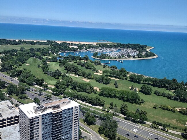 Foto del edificio - 655 W Irving Park Rd