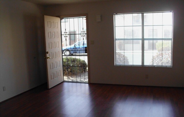 Foto del edificio - 3301 Monroe St NE