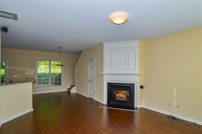 Building Photo - 390 Wittenridge Ct