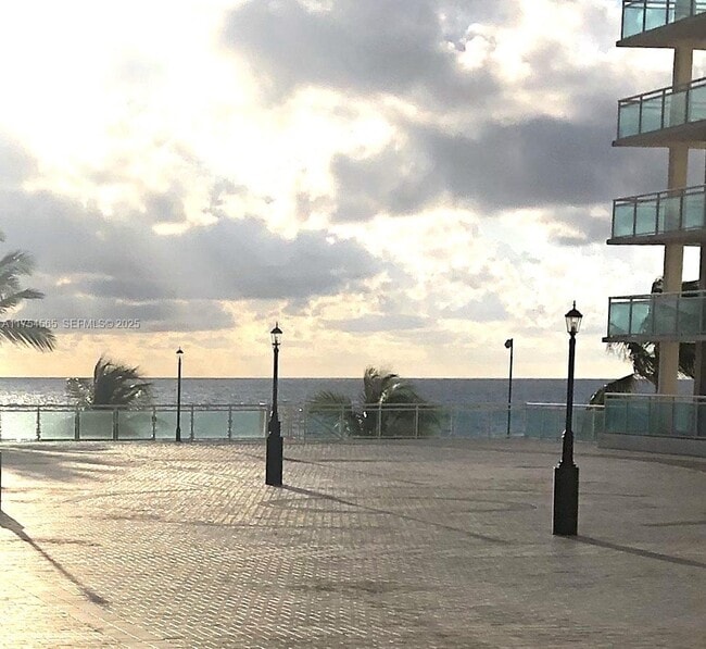 Building Photo - 3900 Galt Ocean Dr