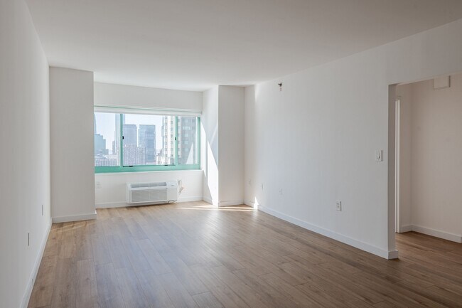 Spacious apartments and flexible floorplans - Newport Rentals