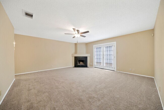 Foto del edificio - 4 Bedroom/2 Bath Hunters Chase Subdivision