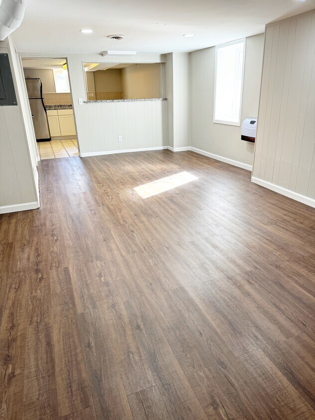 227 N California St Unit Studio, Sycamore, IL 60178 Apartments in