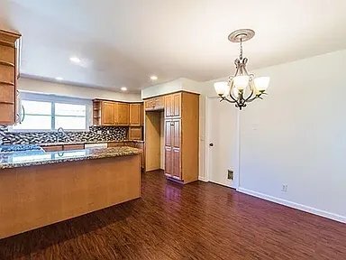 Foto del edificio - 2140 Briarfield St