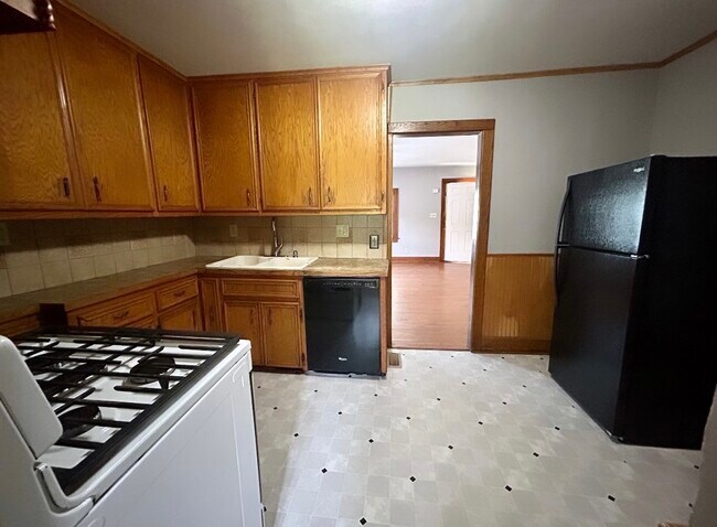 Building Photo - 1321 E Osie St