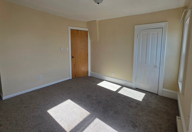 Living room - 1008 Pearl St