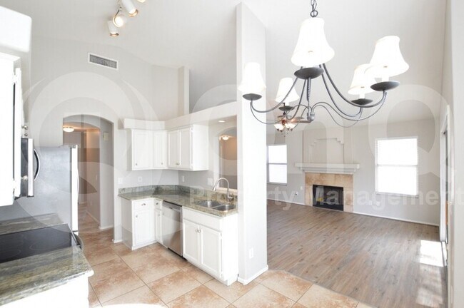 Foto del edificio - 1023 W Chilton Dr