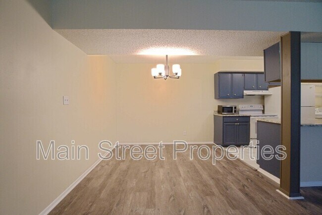 Building Photo - 3323 Kingswood Ct