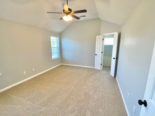 Building Photo - Now Leasing a 4-bedroom 2 bath home on Olive Branch