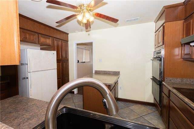 Foto del edificio - 3253 Reine Ave