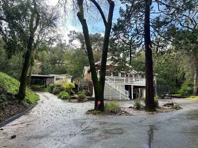 Building Photo - 16220 Greenwood Ln