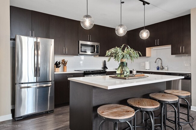 Building Photo - 39 E Chicago Ave