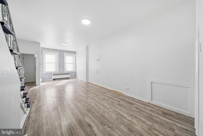 Building Photo - 2062 E Stella St