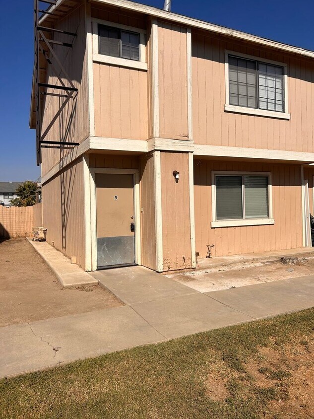 172 N Shasta Ave Unit 5