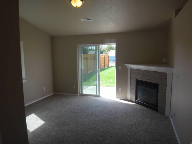 Building Photo - 2052 Alco Ave