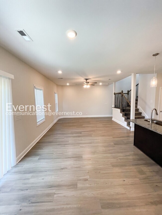 Foto del edificio - 215 King Rd