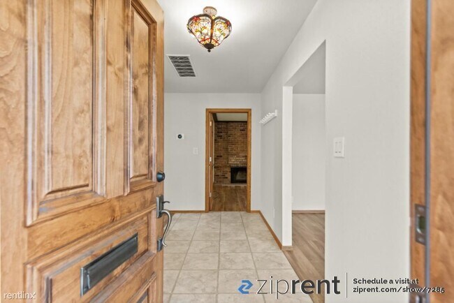 Foto del edificio - 4 br, 2.5 bath House - 1349 Thunderbird Av...