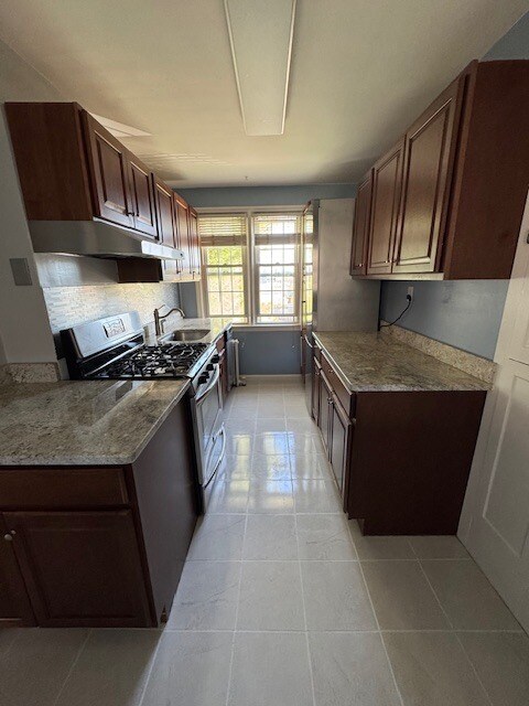 Foto del edificio - 2475 Summer St