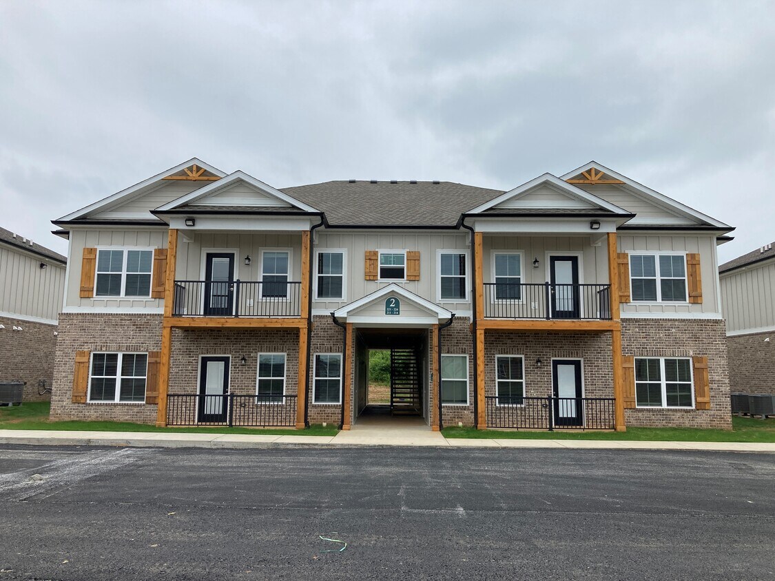 Ewing Point at Mount Victor Apartments in Bowling Green, KY