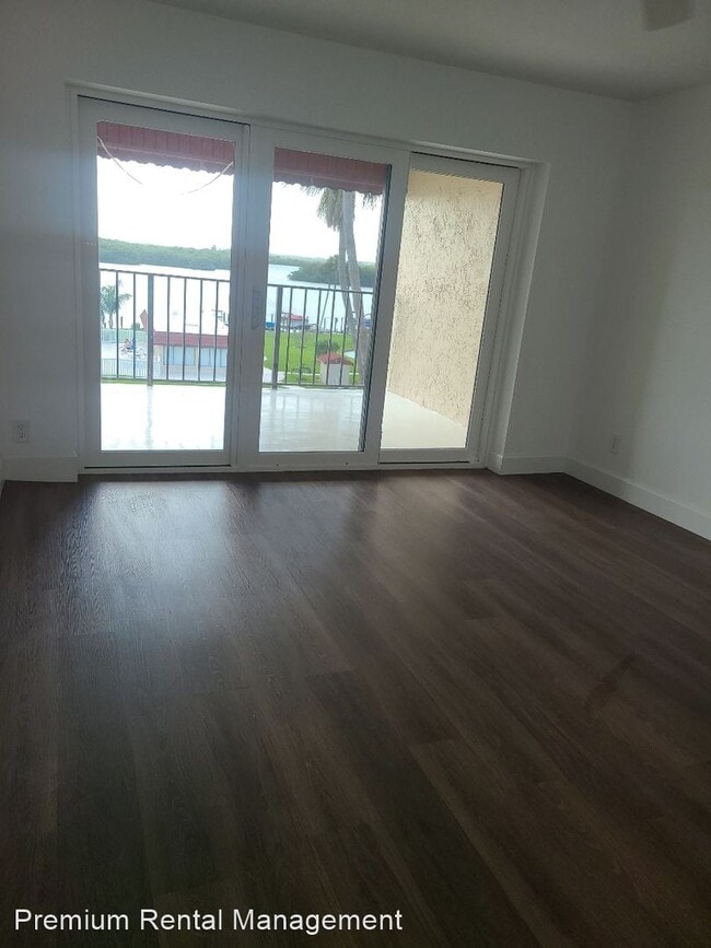 Building Photo - 2 br, 2 bath House - 760 S Brevard Ave Apt...