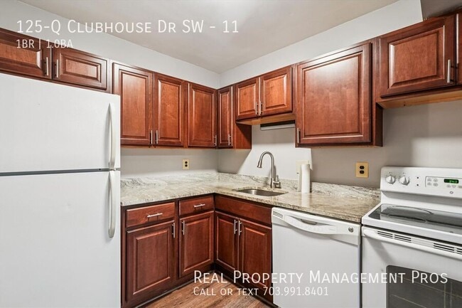 Photo - 125-Q Clubhouse Dr SW-11