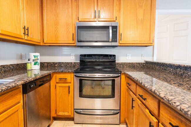 Building Photo - 449 N Donahue Dr