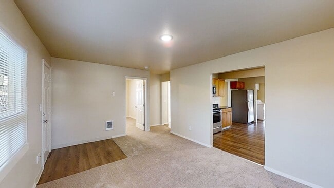 Foto del edificio - Country House w/ 2 Bedroom + Den - Washer, Dryer, Storage Shed & Plentiful Parking!