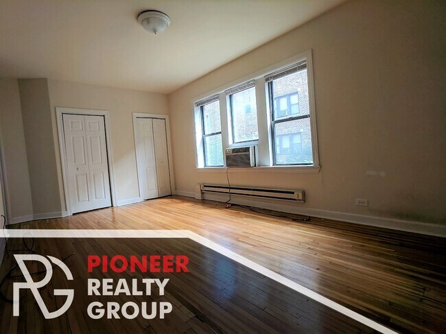 Foto del edificio - 3721 N Pine Grove Ave