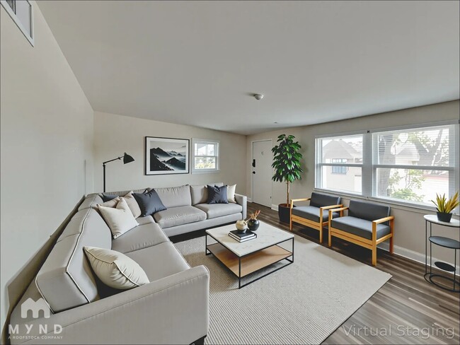 Building Photo - 14 Lamplight Ln