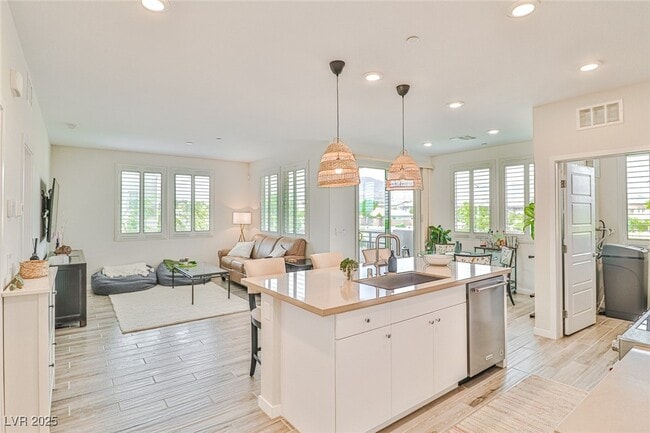 Building Photo - 11290 Hidden Peak Ave