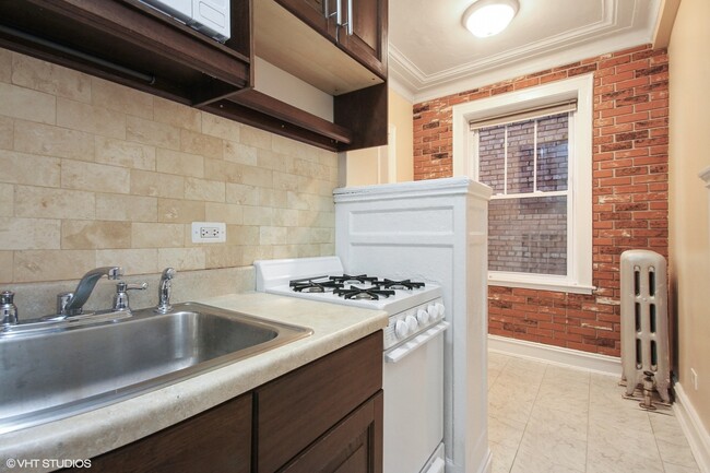 Foto del edificio - 3606 N Pine Grove Ave