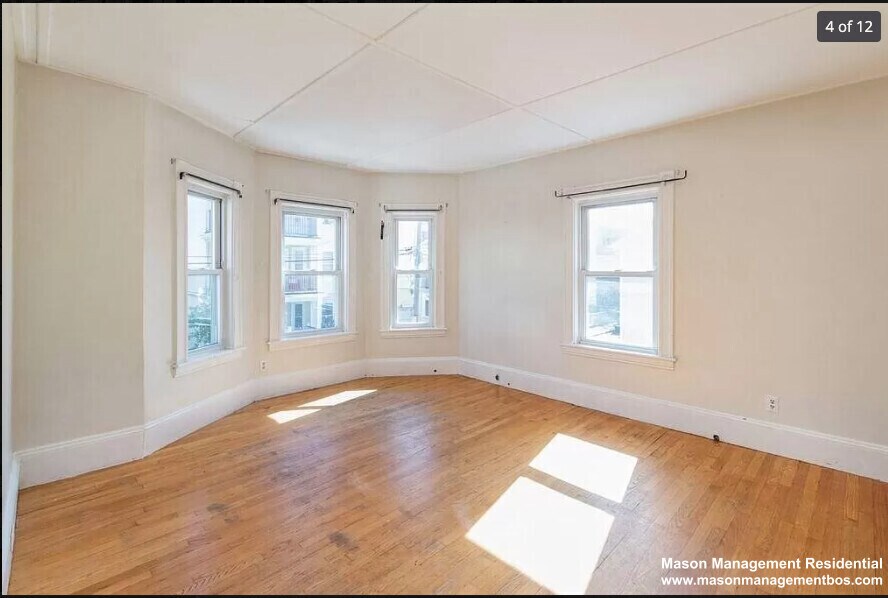 Foto principal - 40 Montfern Ave