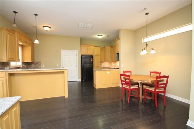 Foto del edificio - Available June 1st! 3-Bedroom, 2.5-Bathroom Home in Rupple Row