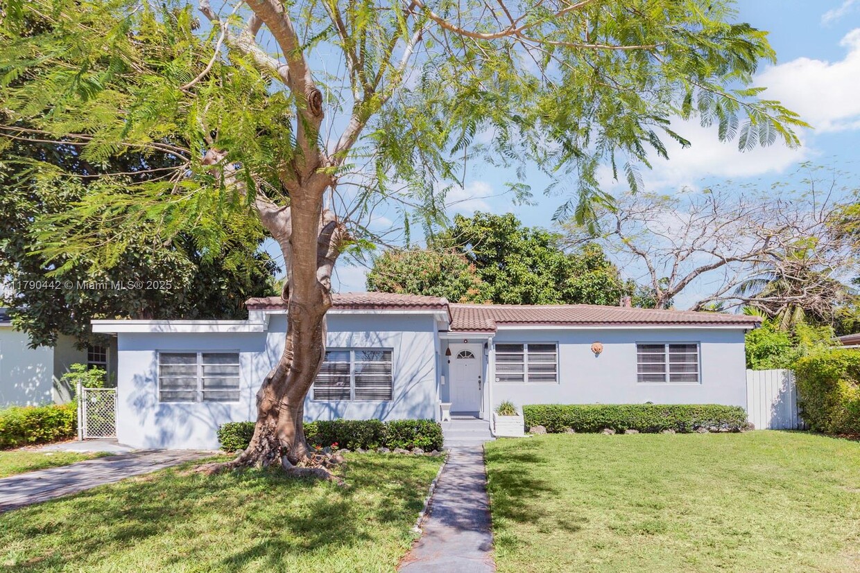 Foto principal - 545 NE 111th St