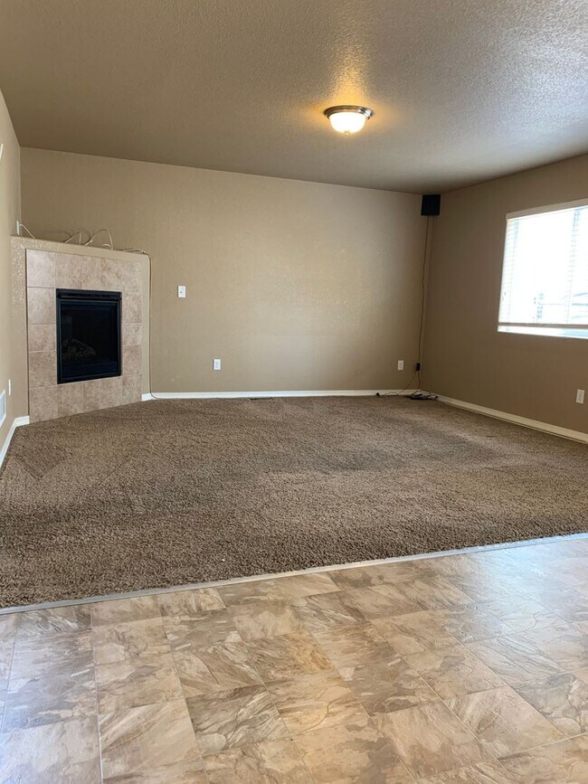 Foto del edificio - Spacious 5 Bed, 4 Bath Northgate Home with Finished Basement