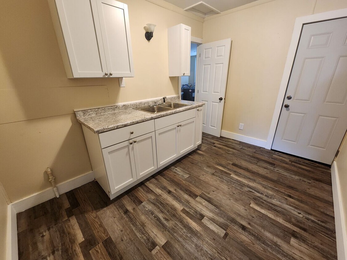 Foto principal - Quaint 1 bedroom apartment close to everyt...