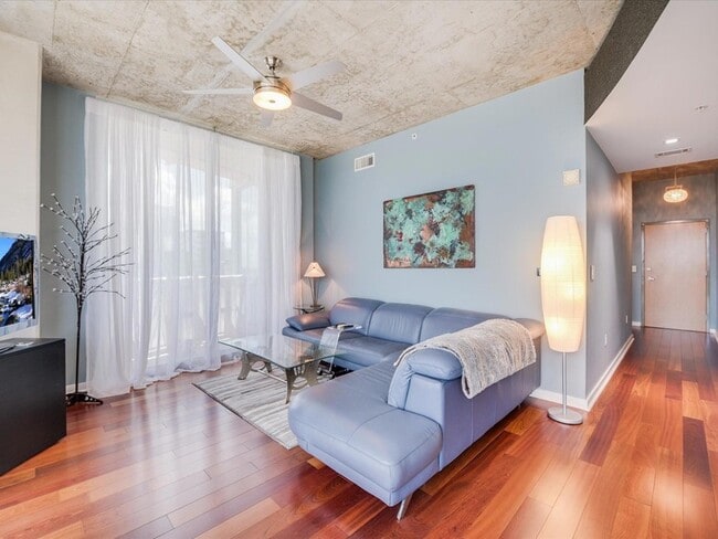 Building Photo - 360 Nueces St