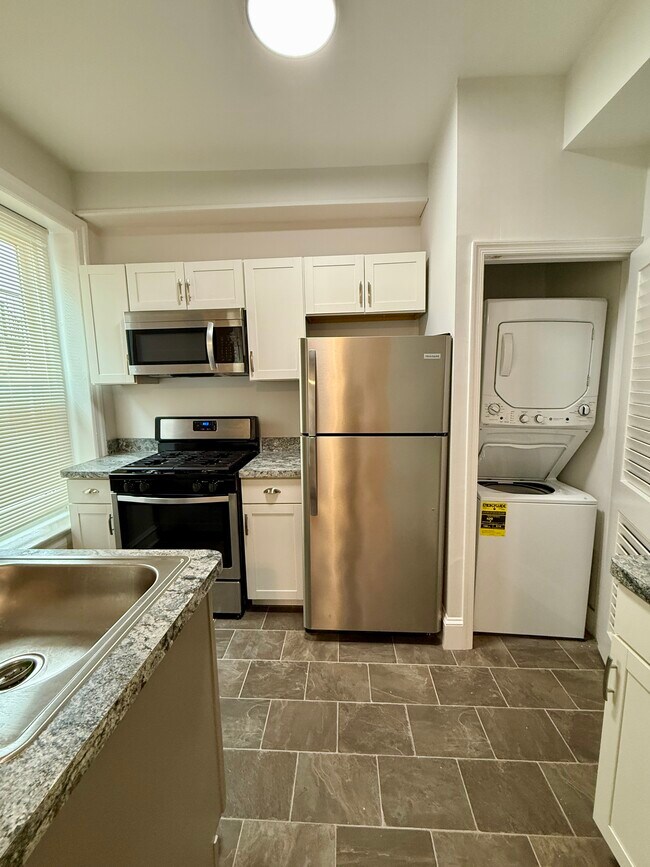 Foto del edificio - 106 Forrest Ave