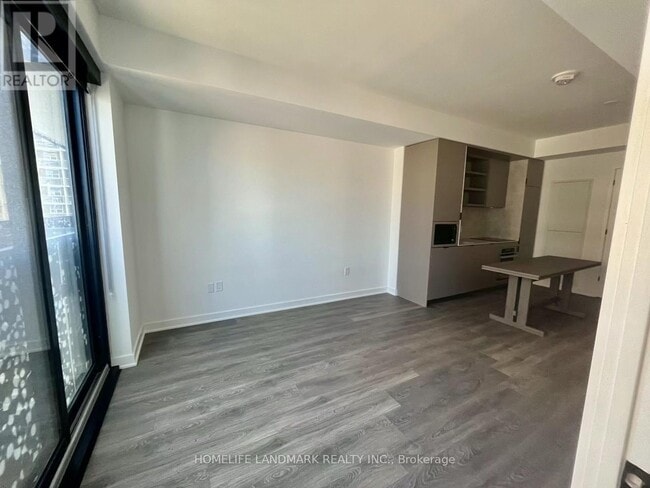 Photo du bâtiment - 55 Charles St E