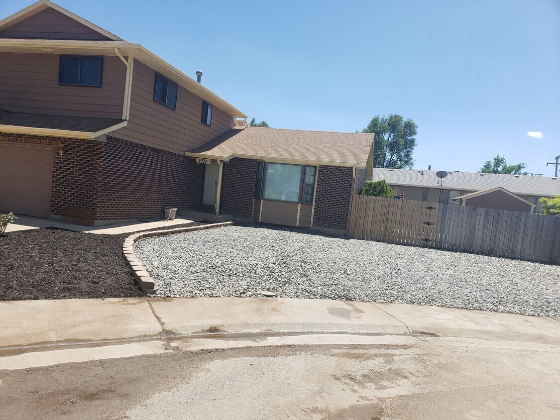 Front of house - 1078 N Pond Dr