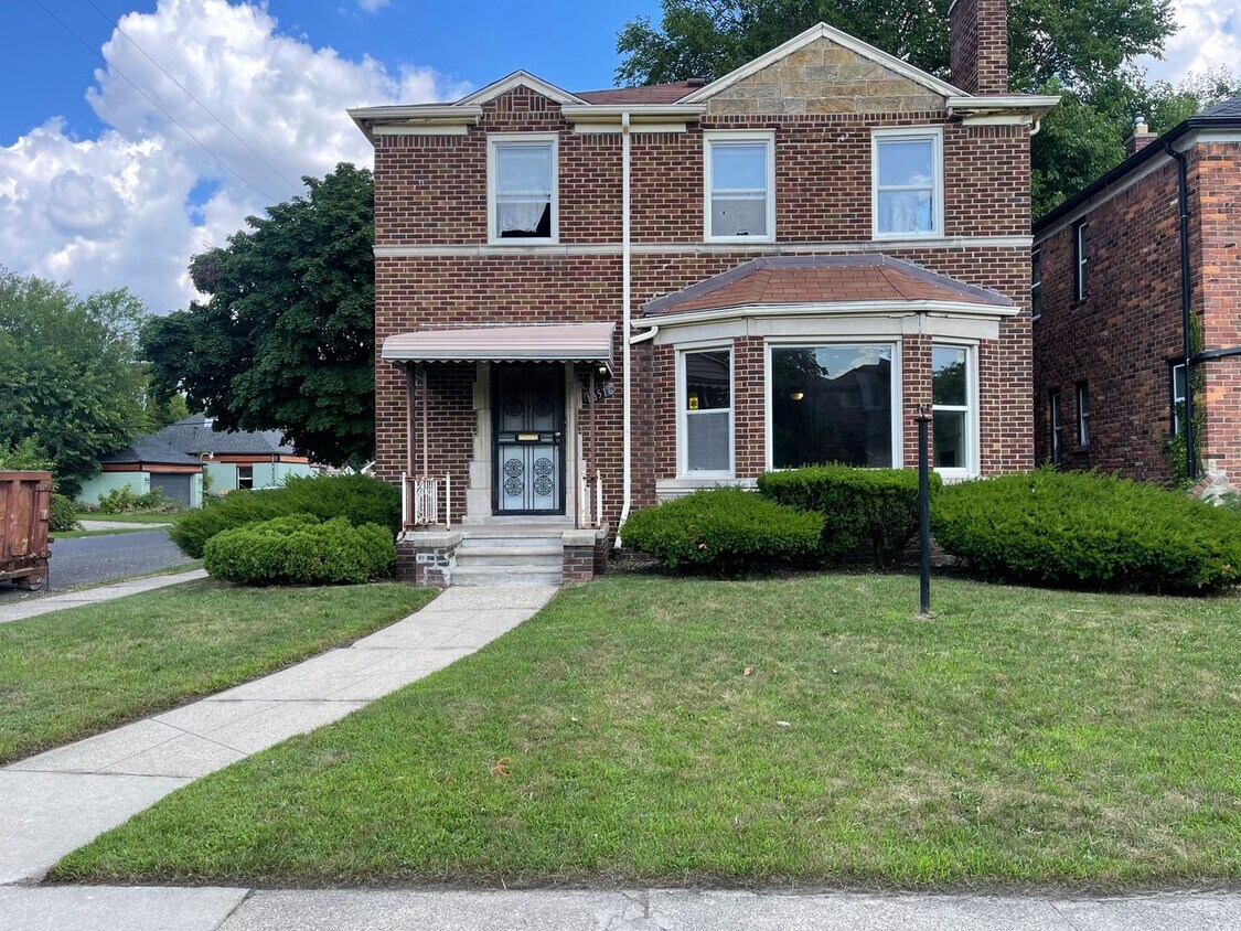 Foto principal - Coming Soon! Charming 3 bedroom Colonial! ...