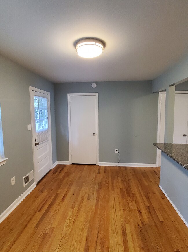 Comedor - 2923 Sunset Ln