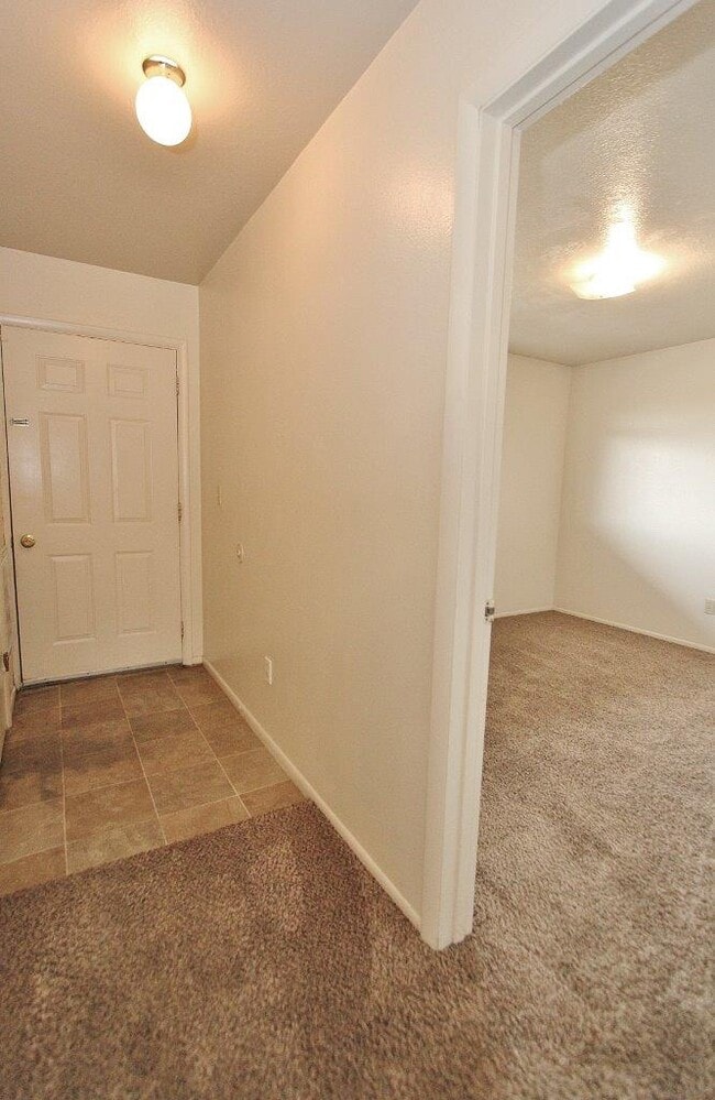 Building Photo - 639 N Moffatt Ave