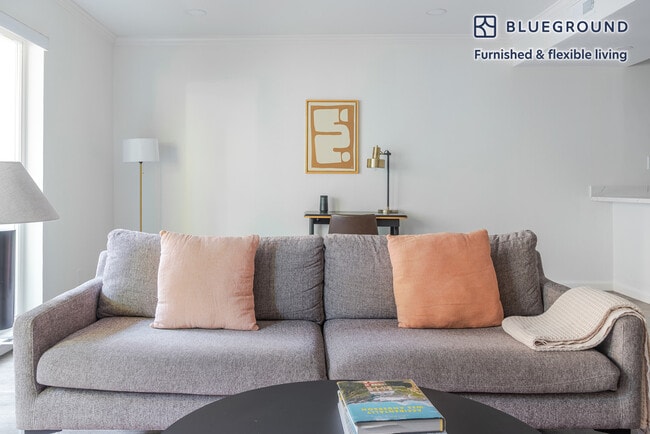 Building Photo - 141 Wellesley Cres