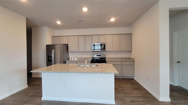 Building Photo - 129 Sweetwater Dr