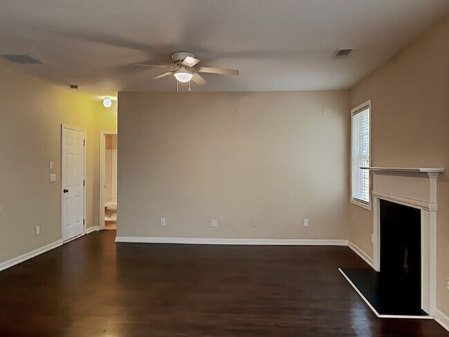 Foto del edificio - Lovely 5 Bedroom Home located in Lawrencev...